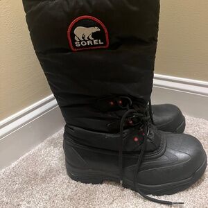 Sleek women’s snow boots